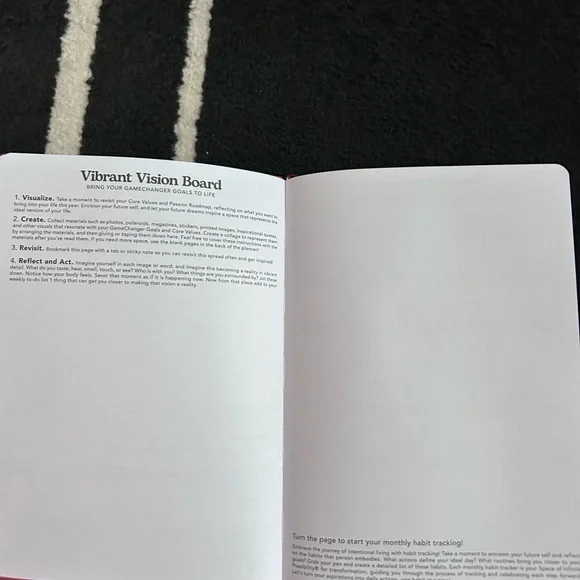 Passion Planner - Year of the Horse Red - Picture 7 of 14